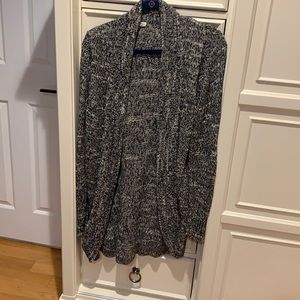 Women JCREW Size M black and white open cardigan. 100% Cotton